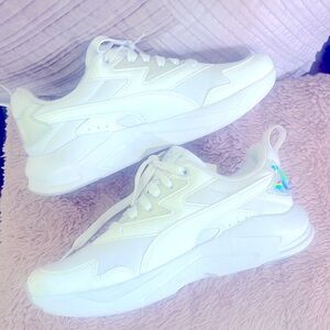 Puma women’s size 8.5 white sneakers